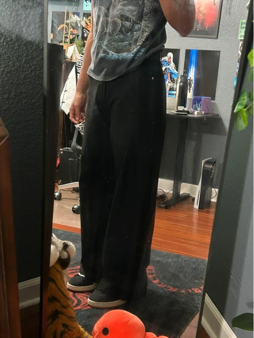 Black baggy jeans with carabiner